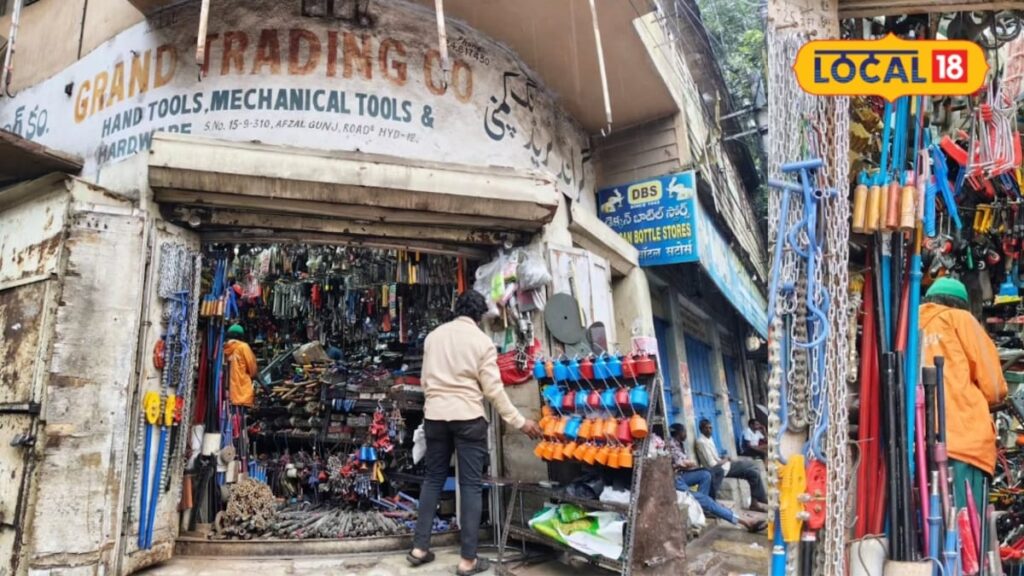 मॉल और ई-कॉमर्स के दौर में भी कायम है अफ़ज़ल गंज के औजारों का भरोसा