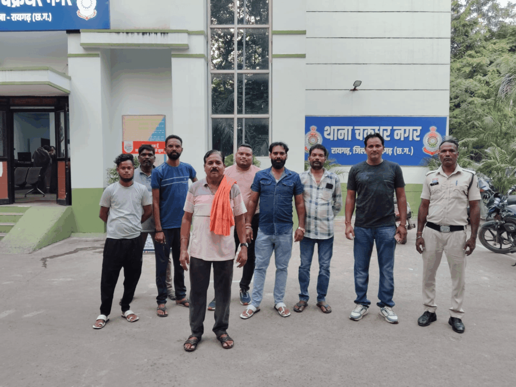 रायगढ़ पुलिस ने लगाई गुंडे मावली बदमाशो को सुधारने थाने में क्लास